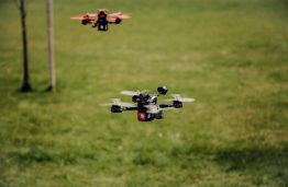 Dronų lenktynės jaunimui – ir pramoga, ir pažintis su žmogaus gerovei skirtomis technologijomis