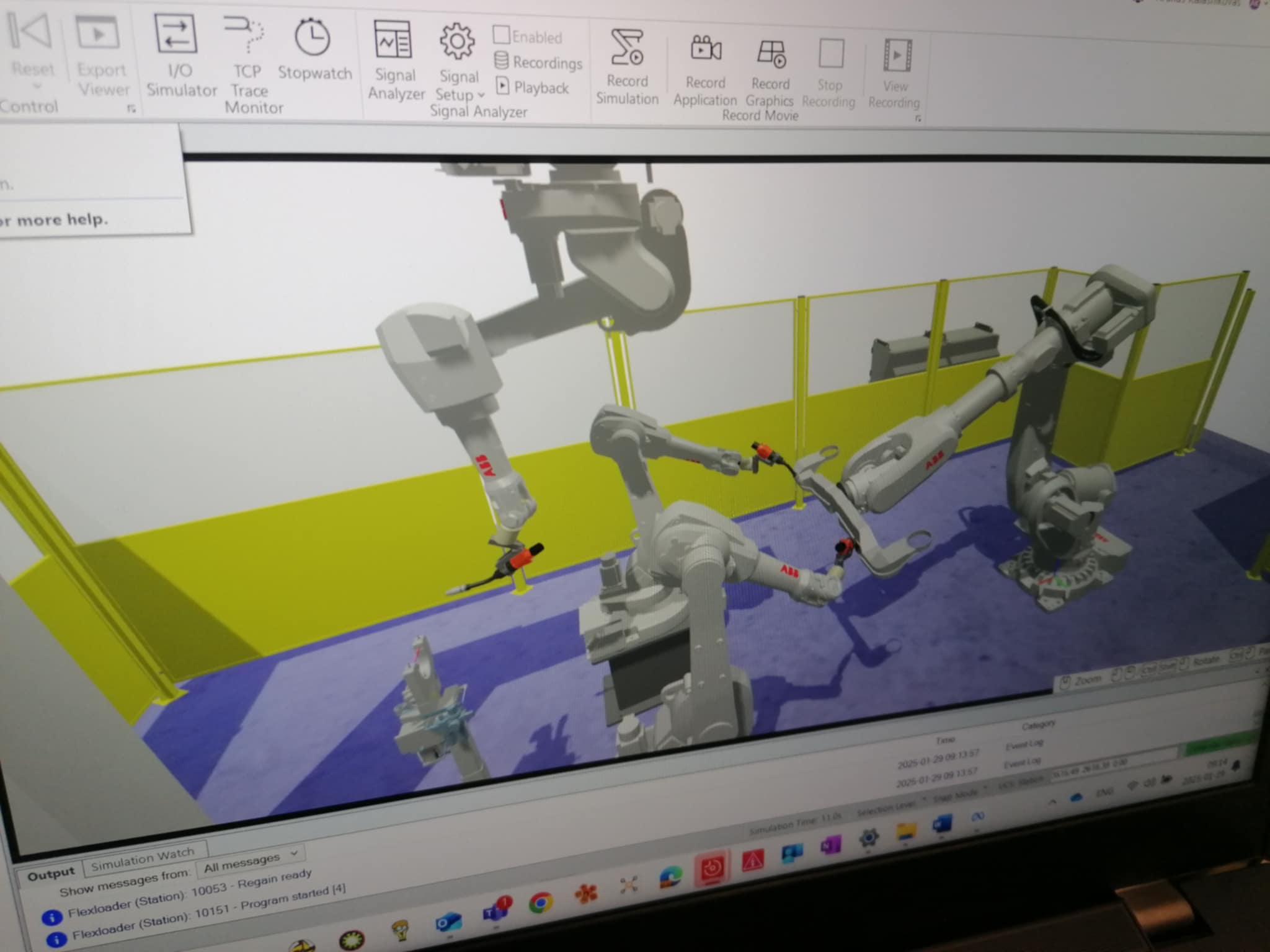 Automatikos katedros dėstytojai V. Baranauskas, A. Lipnickas ir K. Rimkus dalyvavo įmonės ABB organizuotuose robotų programavimo mokymuose