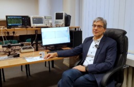 Nauji bekontakčio ultragarso transdukcijos metodai plačiajuosčiams skleisto spektro signalams