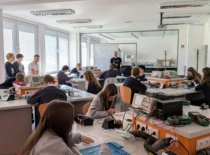 Erdvėlaivis Žemė - Kosmoso elektronikos dirbtuvės