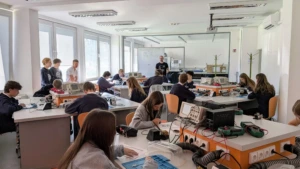 Erdvėlaivis Žemė - Kosmoso elektronikos dirbtuvės